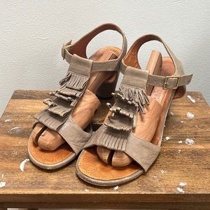 Chie Mihara soft leather t-strap heeled sandals size 39.5